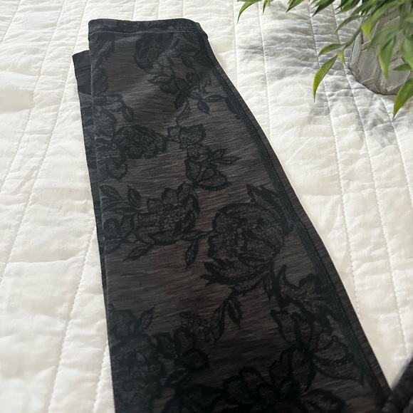 ATHLETA ELATION TIGHT - Picture 2 of 7